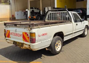 Mitsubishi L200 2008 White
