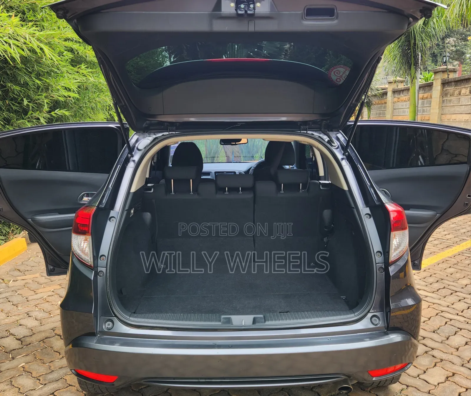 Honda Vezel 1.5 Hybrid 4WD 2016 Black