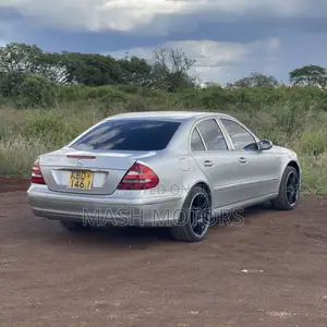 Mercedes-Benz E200 2005 Silver