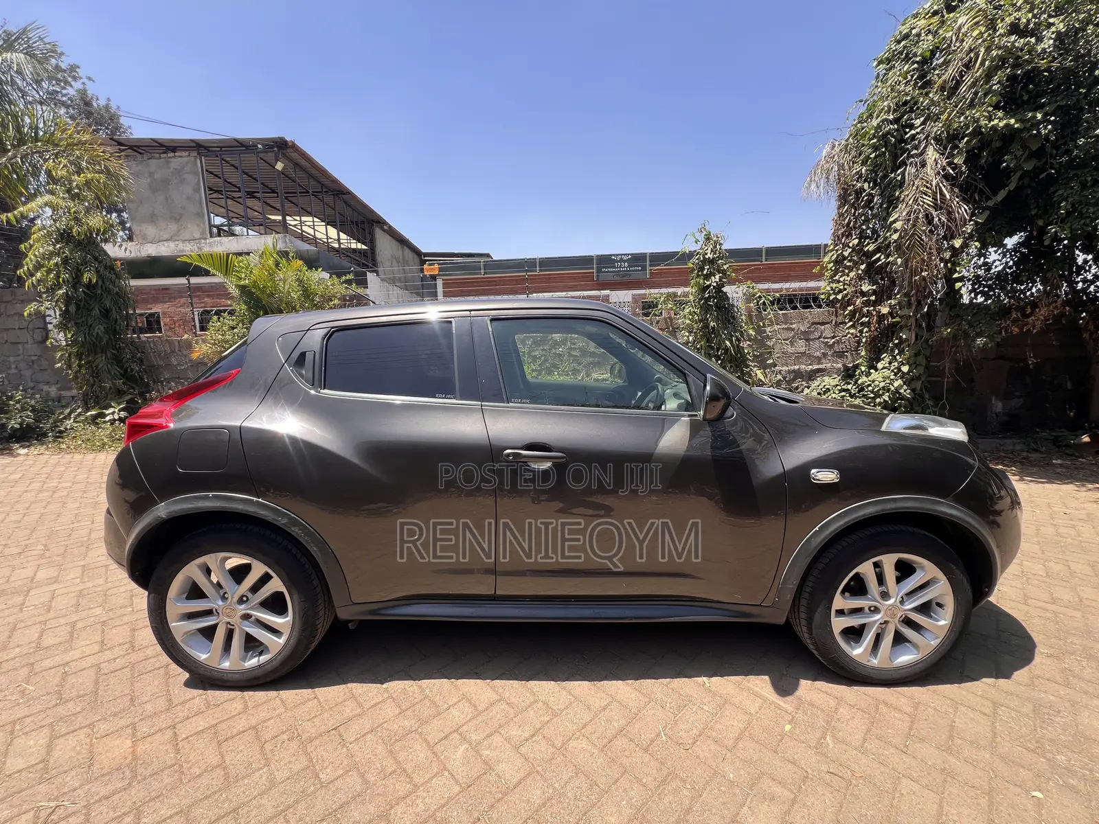 Nissan Dualis 2013 Brown
