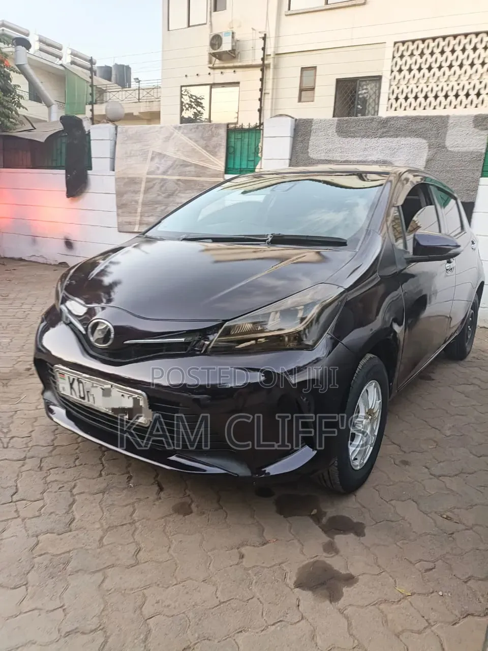 Toyota Vitz 2016 Burgundy
