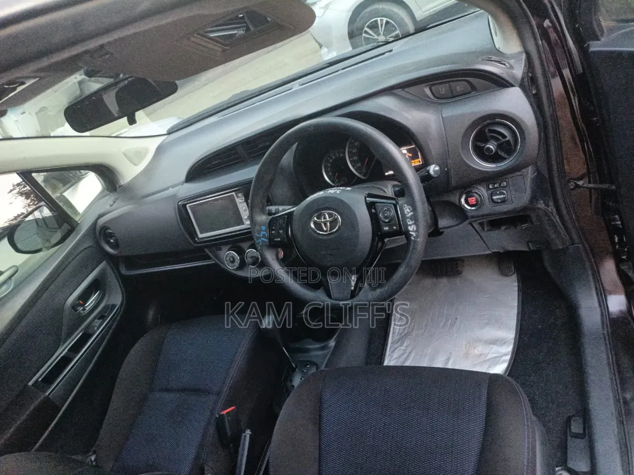 Toyota Vitz 2016 Burgundy