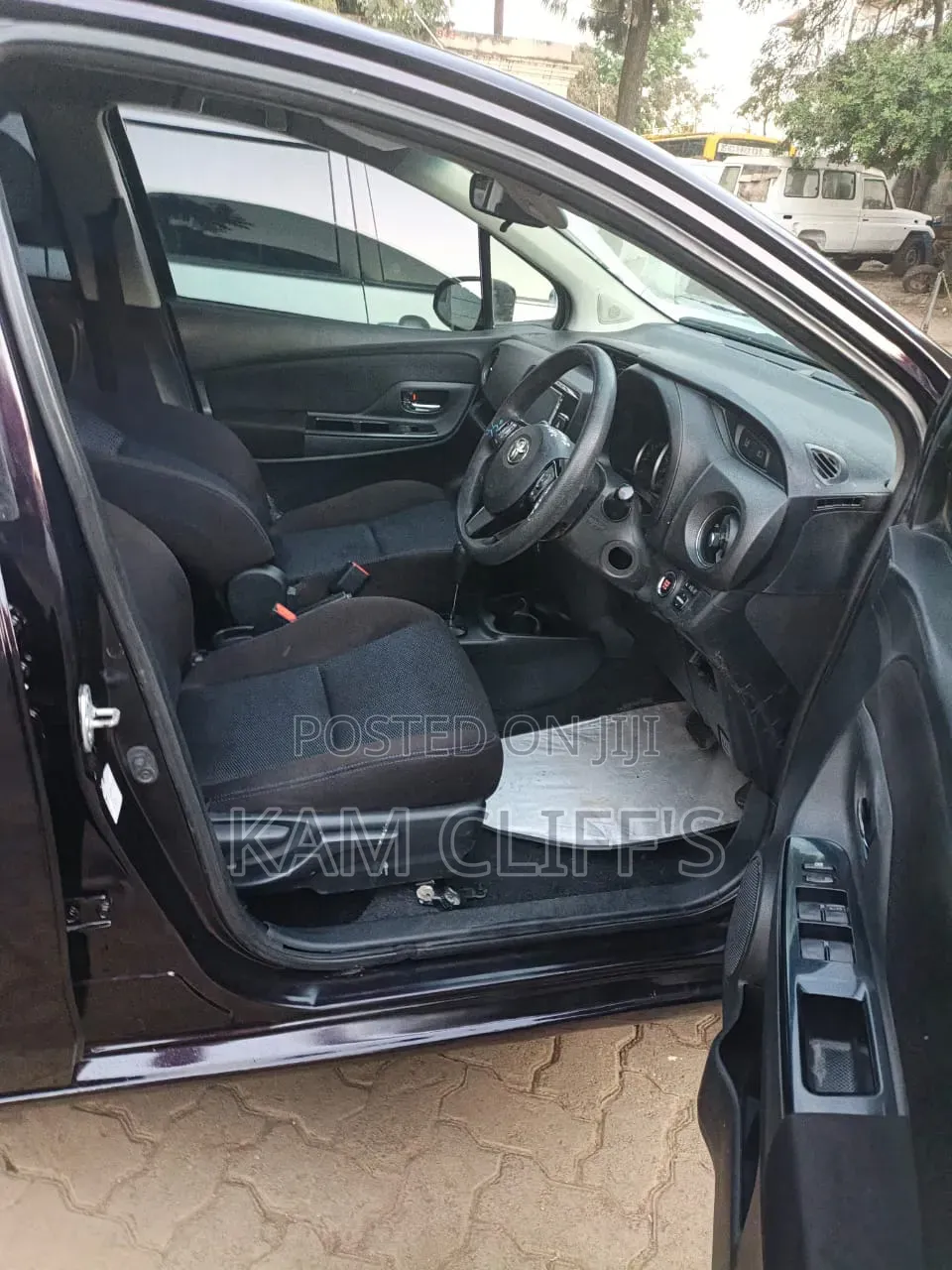 Toyota Vitz 2016 Burgundy