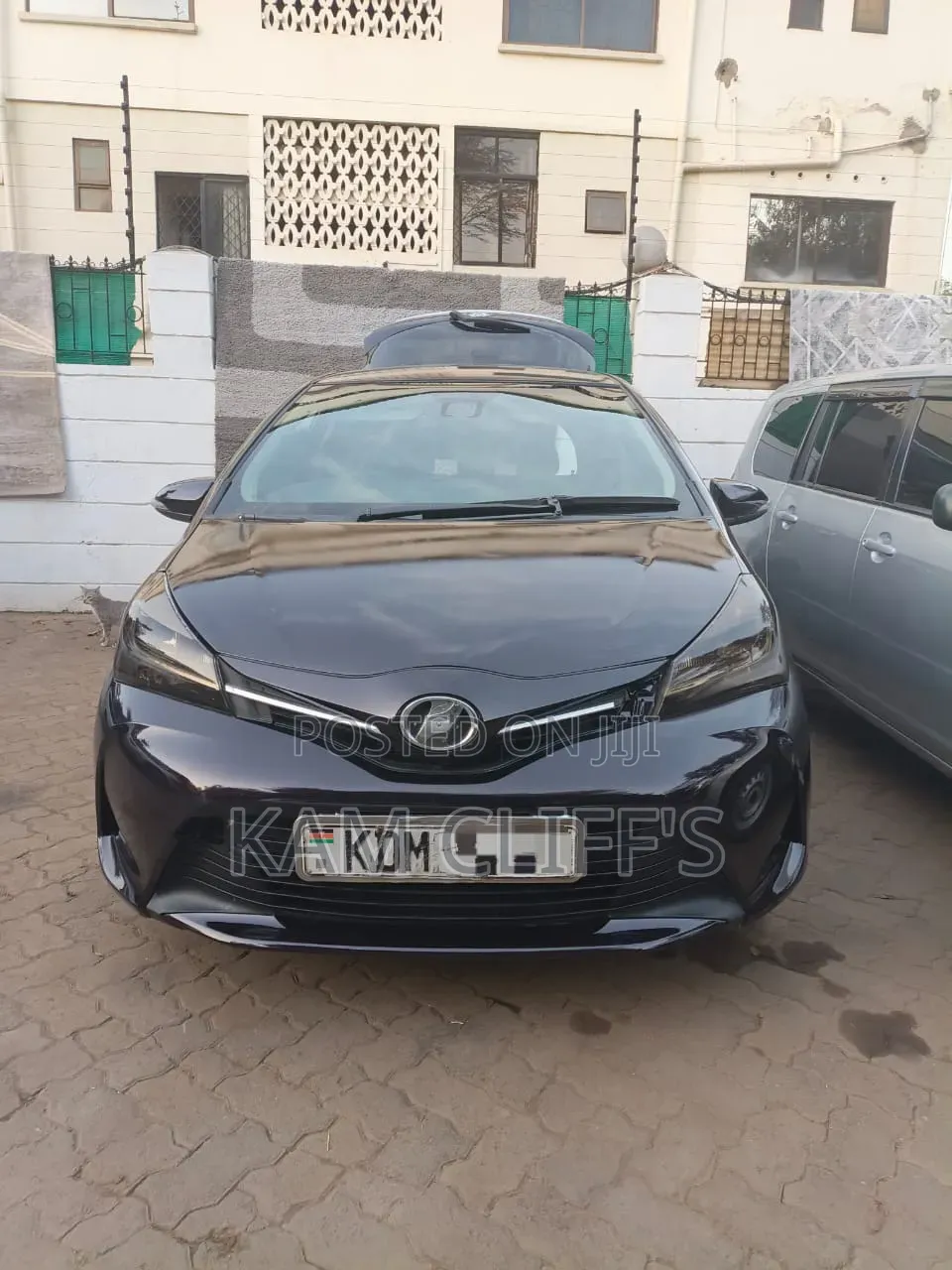 Toyota Vitz 2016 Burgundy