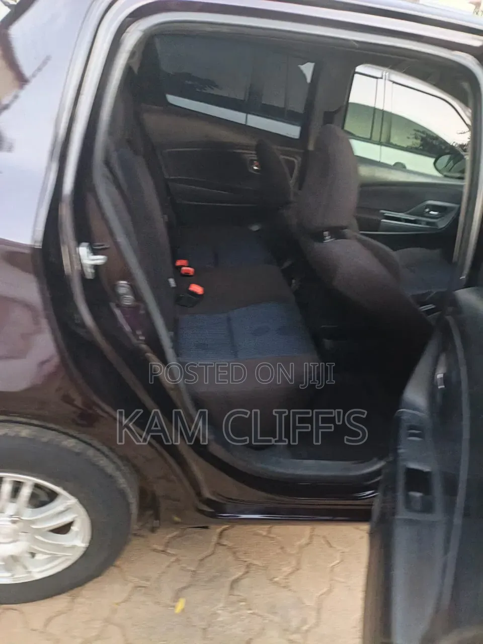 Toyota Vitz 2016 Burgundy