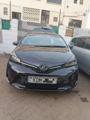 Toyota Vitz 2016 Burgundy