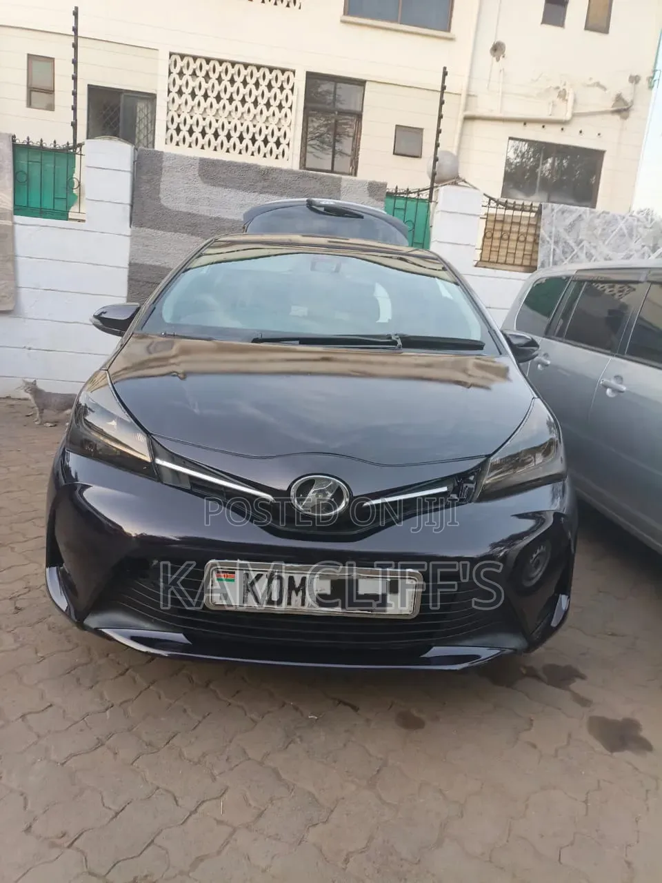 Toyota Vitz 2016 Burgundy