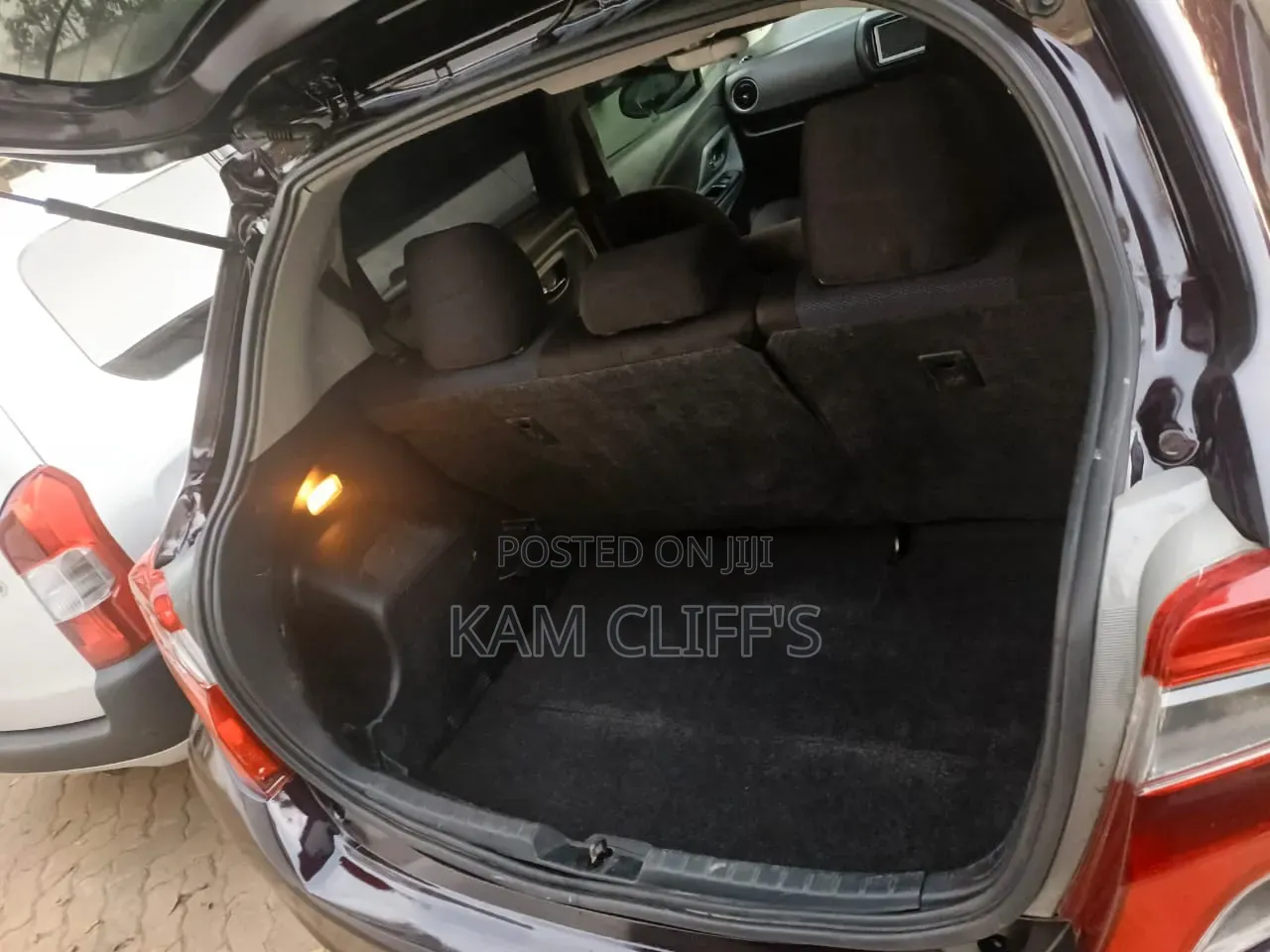 Toyota Vitz 2016 Burgundy