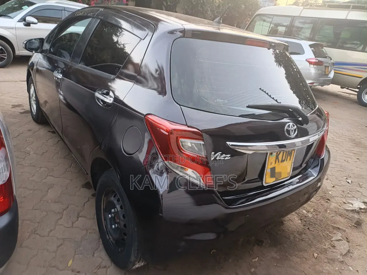 Toyota Vitz 2016 Burgundy