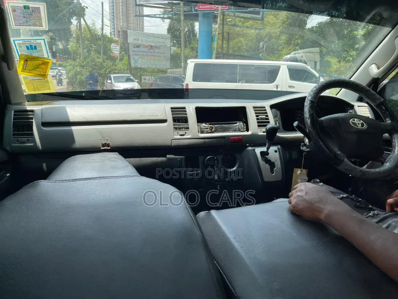 Toyota HiAce 2014 White