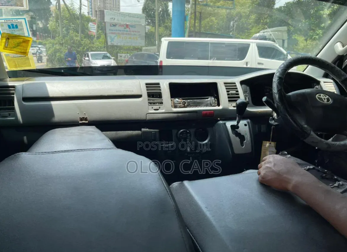 Toyota HiAce 2014 White