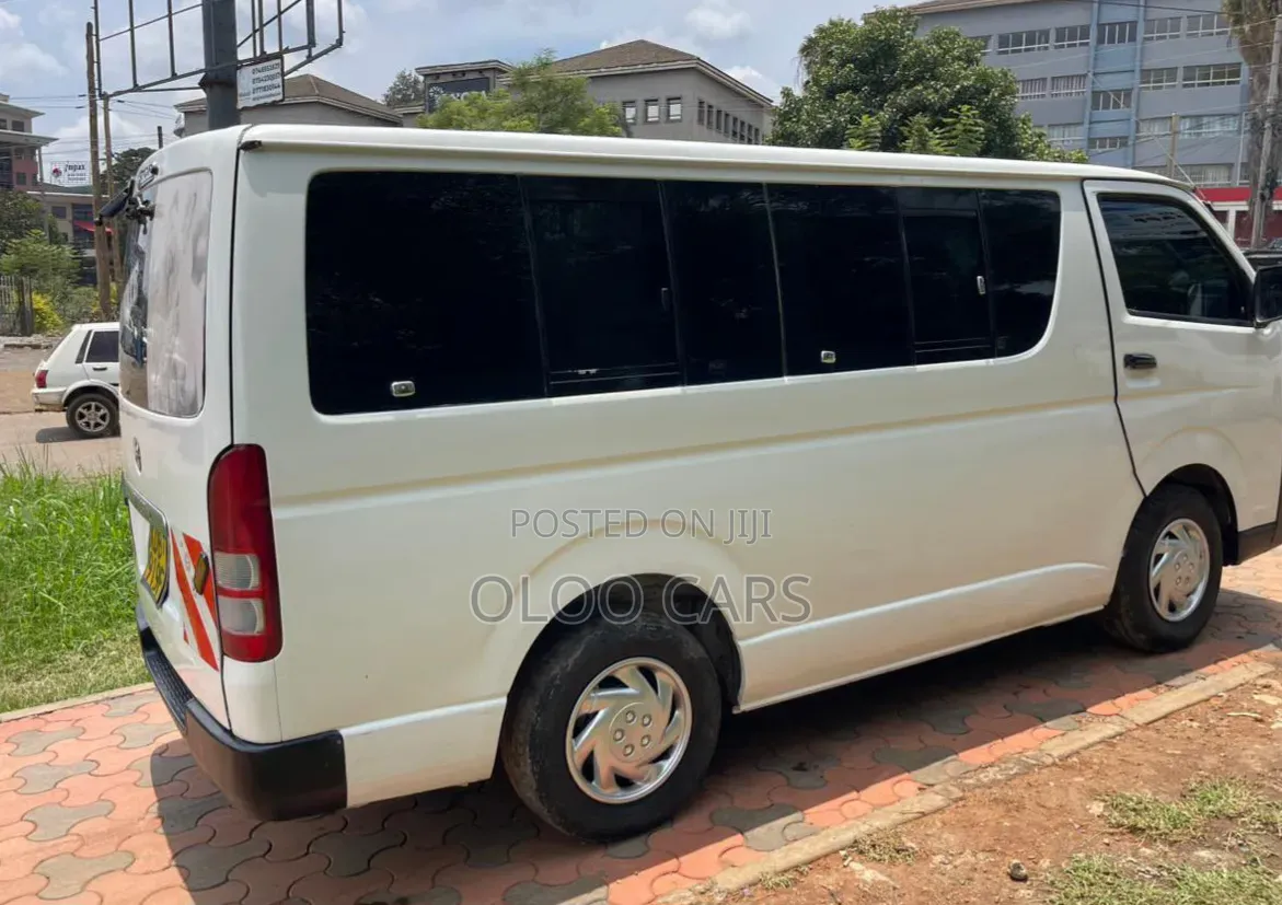Toyota HiAce 2014 White