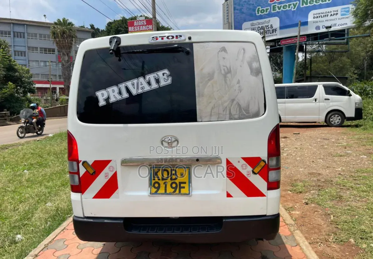 Toyota HiAce 2014 White
