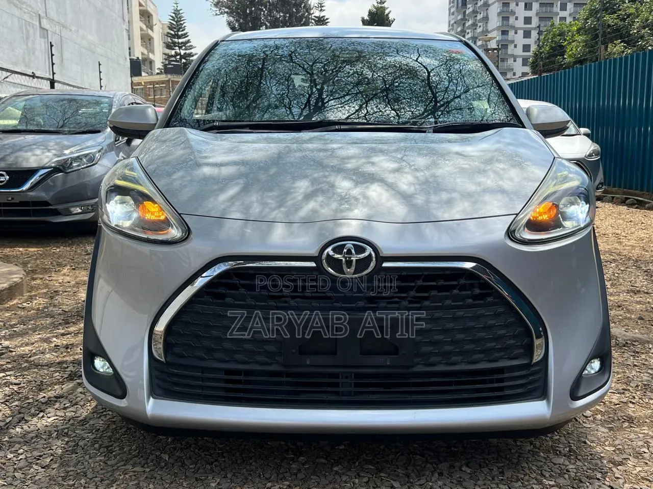 Toyota Sienta 2019 Silver