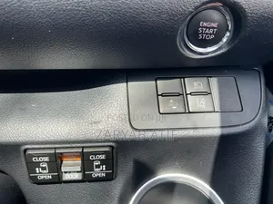 Toyota Sienta 2019 Silver