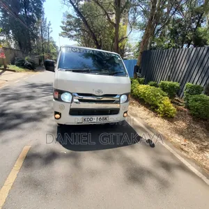 Toyota HiAce 2014 White