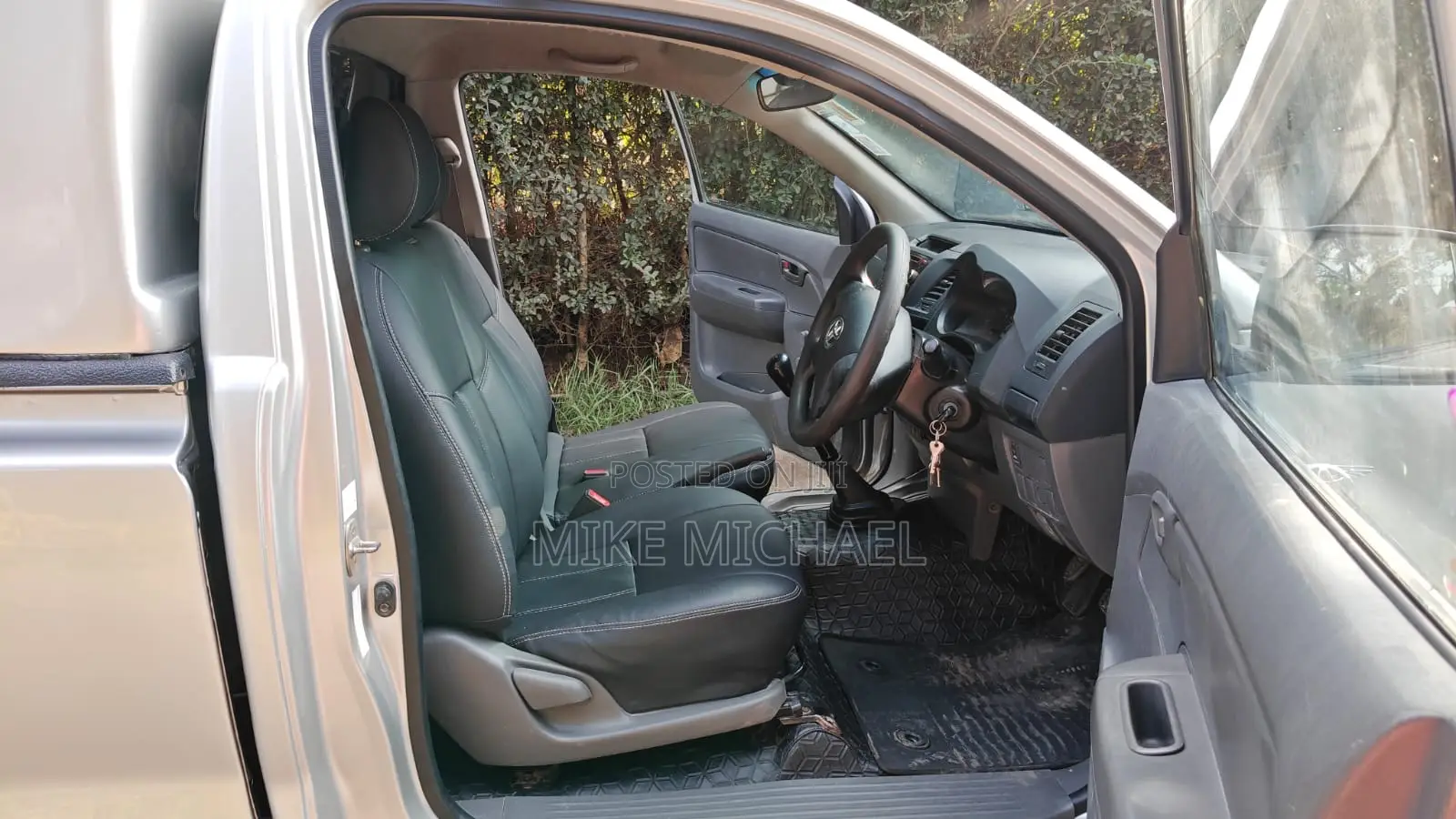 Toyota Hilux 2015 Gray