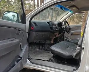 Toyota Hilux 2015 Gray
