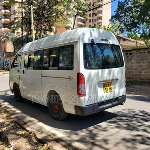 Toyota HiAce 2010 White