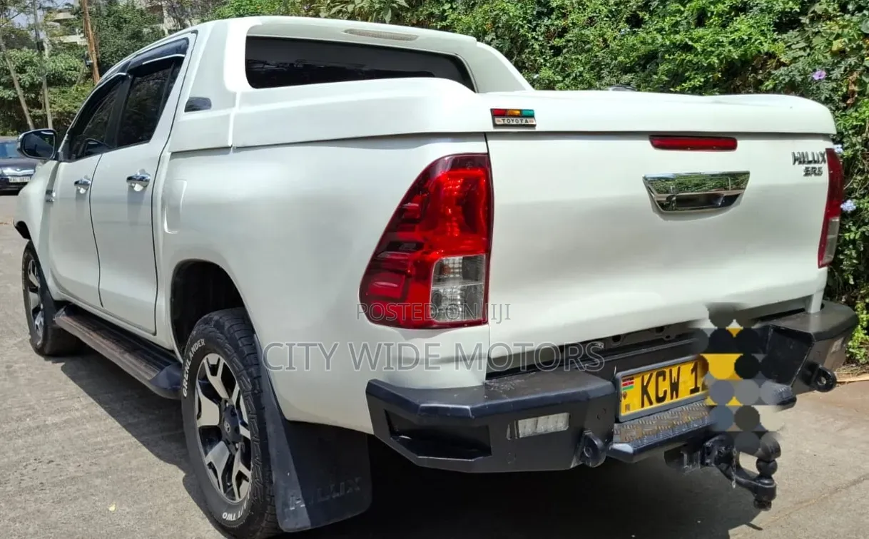 Toyota Hilux 2016 White