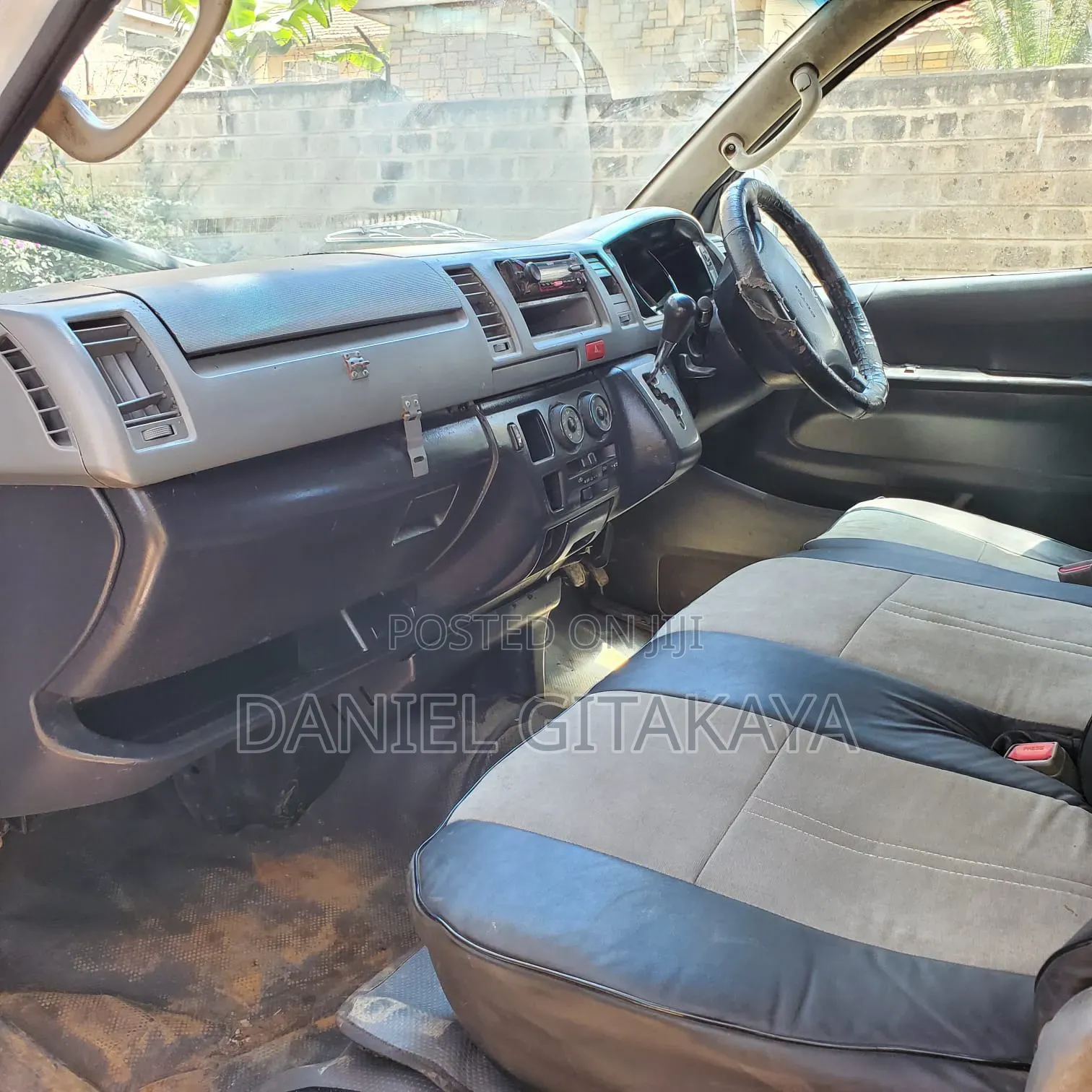 Toyota HiAce 2010 White