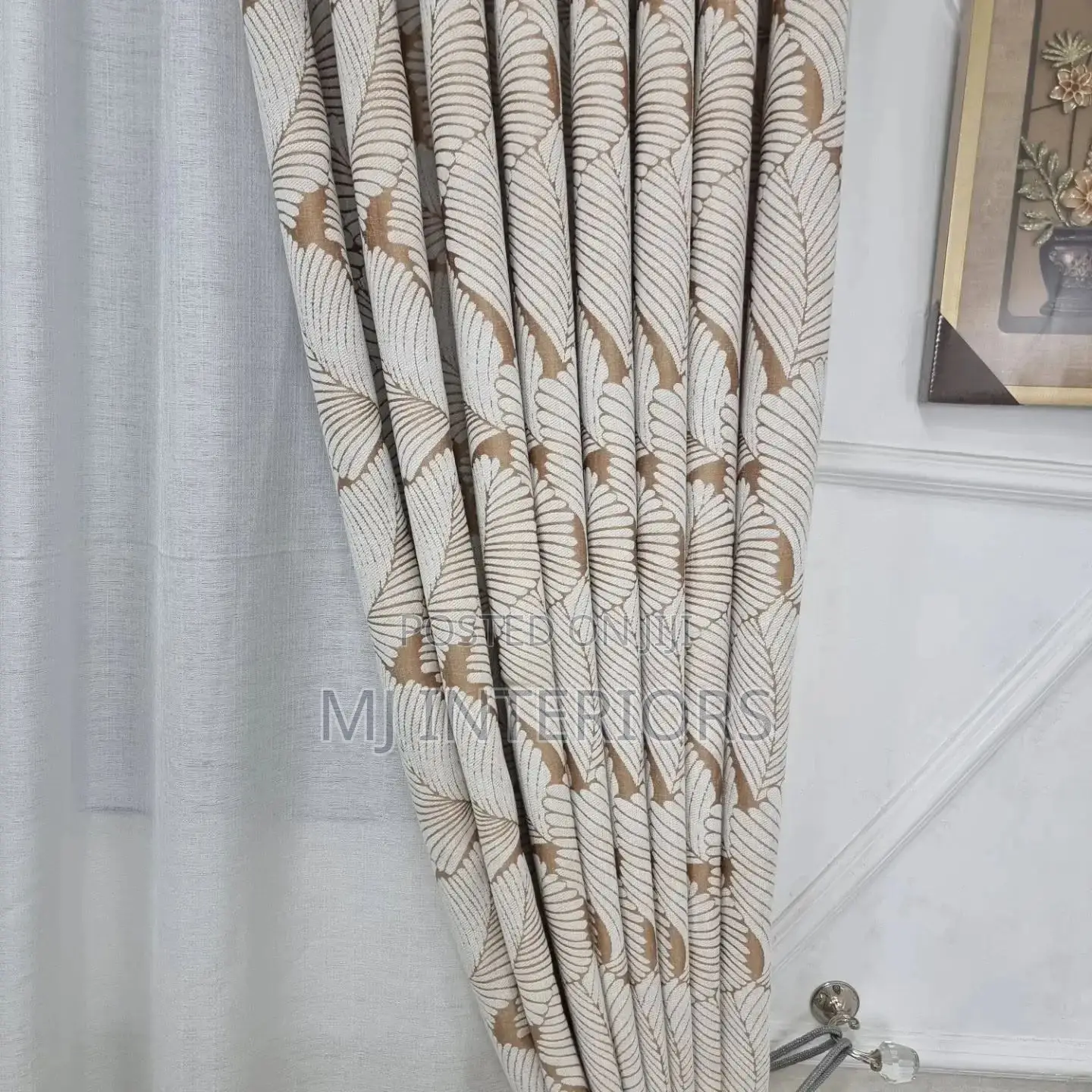 Elegant Window Curtains for Modern Apartment Interiors