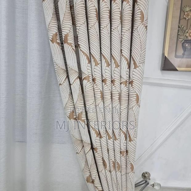 Elegant Window Curtains for Modern Apartment Interiors