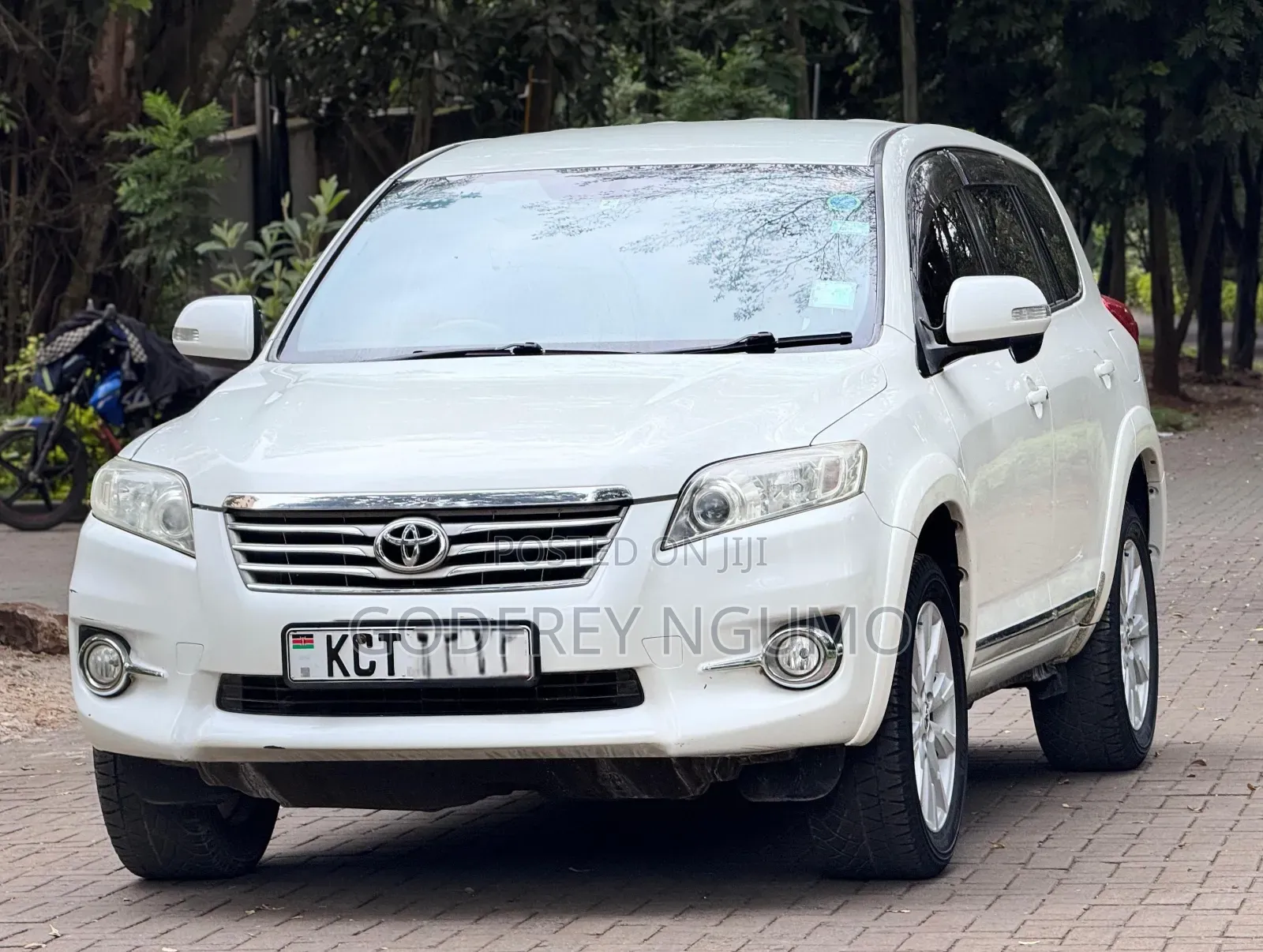 Toyota Vanguard 2012 White