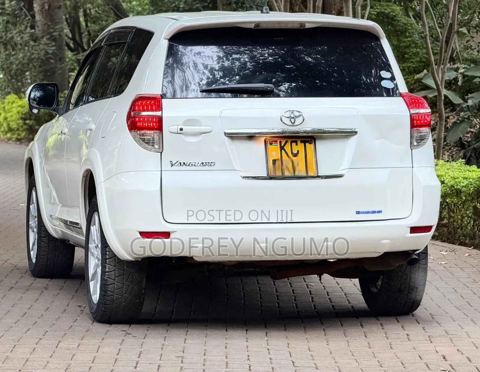Toyota Vanguard 2012 White