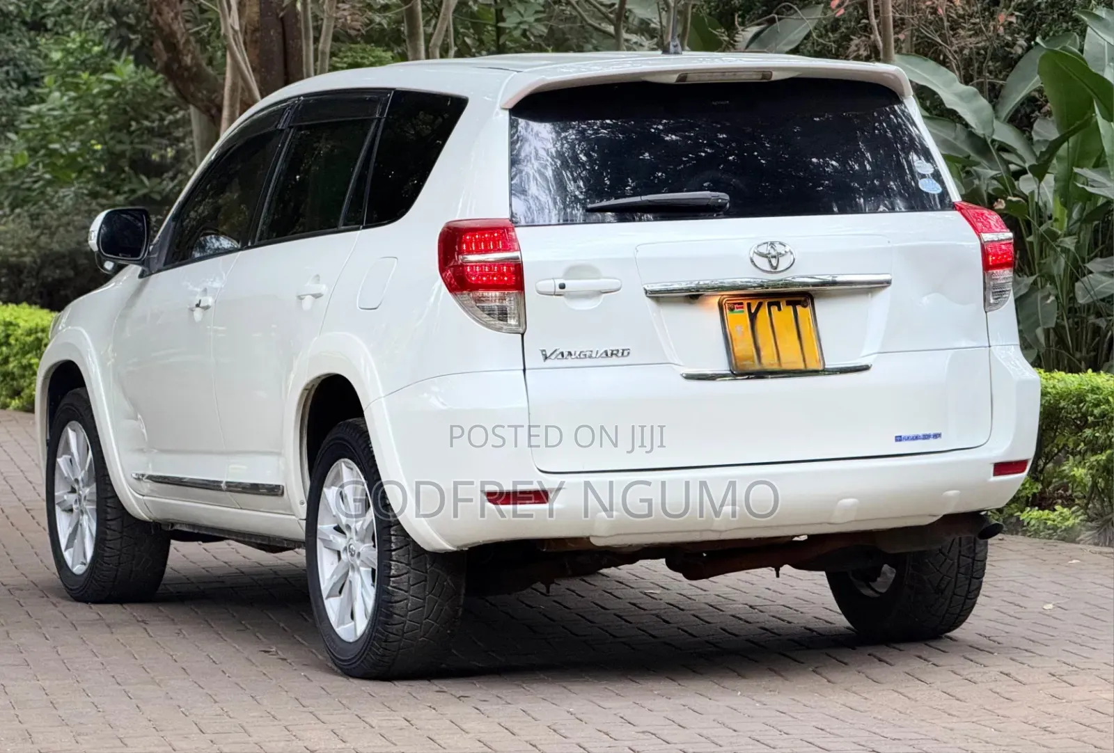 Toyota Vanguard 2012 White