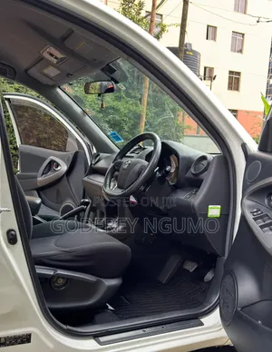 Toyota Vanguard 2012 White
