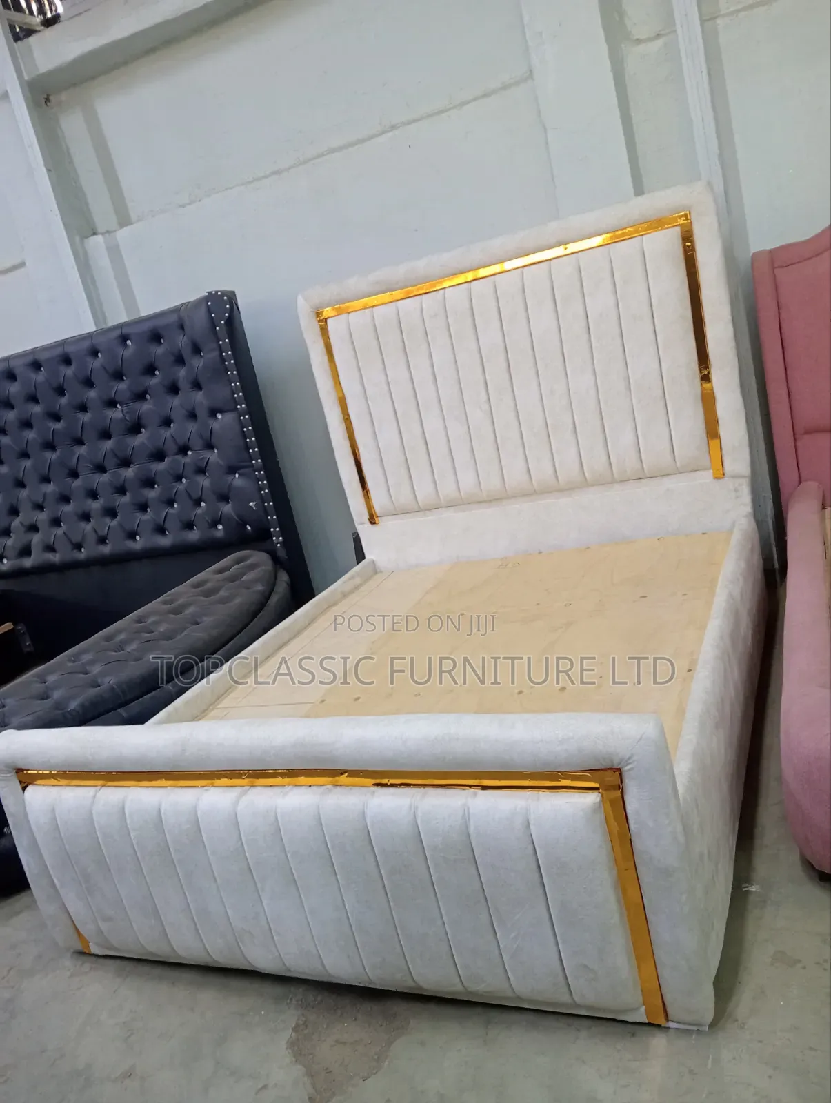 5x6 Chester King Size Bed With Gold Strips