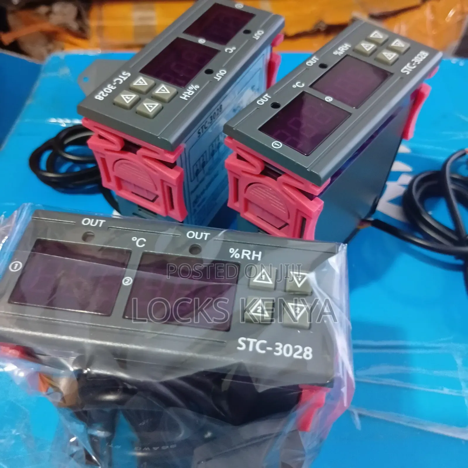 STC- 3028 Temperature Humidity Controller