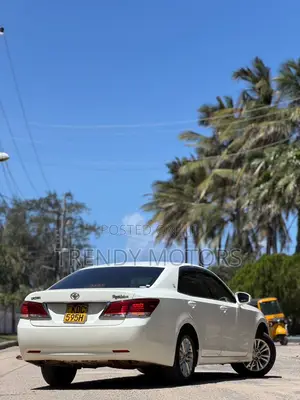 Toyota Crown 2014 White