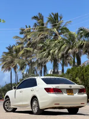 Toyota Crown 2014 White
