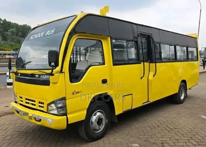 Isuzu NQR 2014 Yellow
