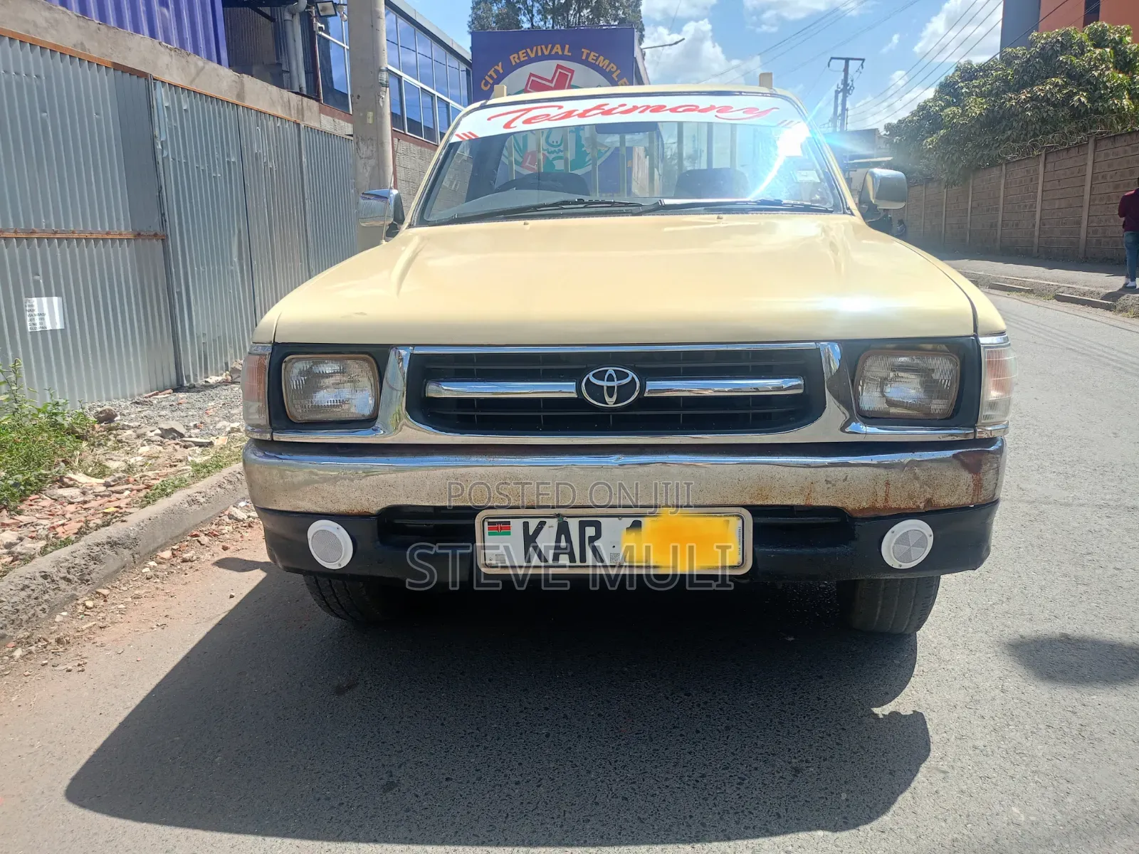 Toyota Hilux 2002 Yellow