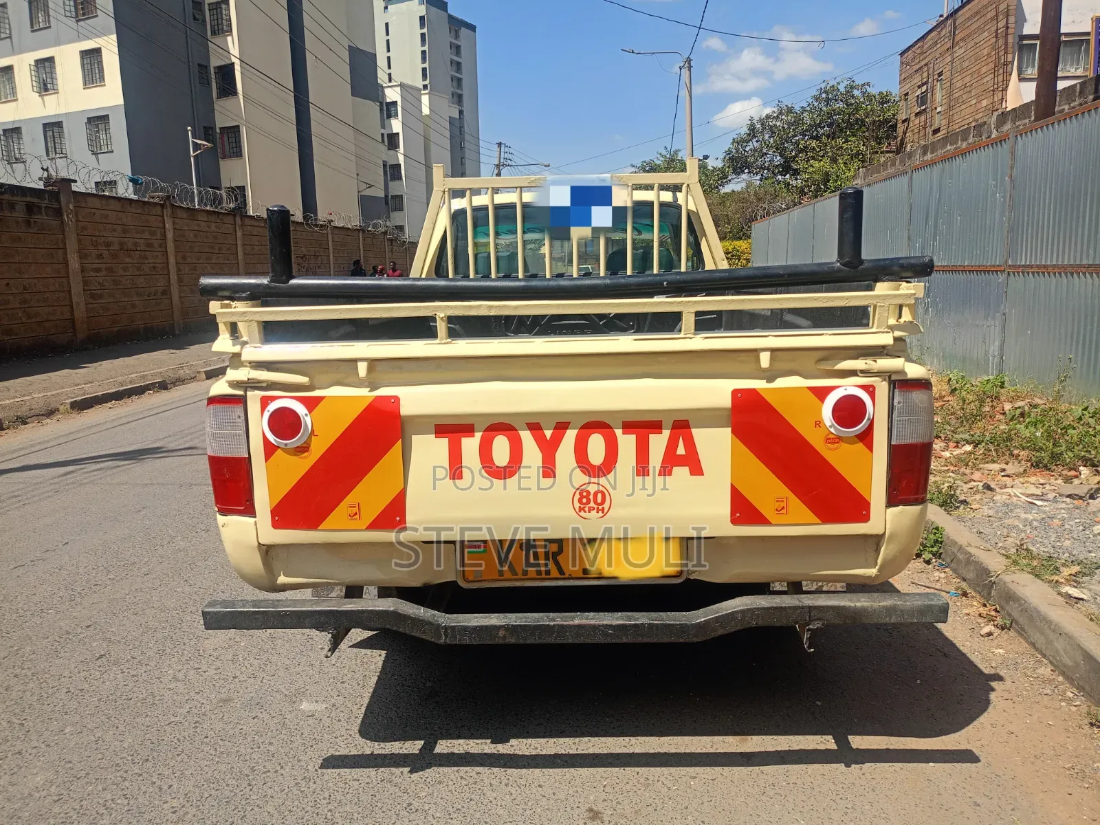 Toyota Hilux 2002 Yellow