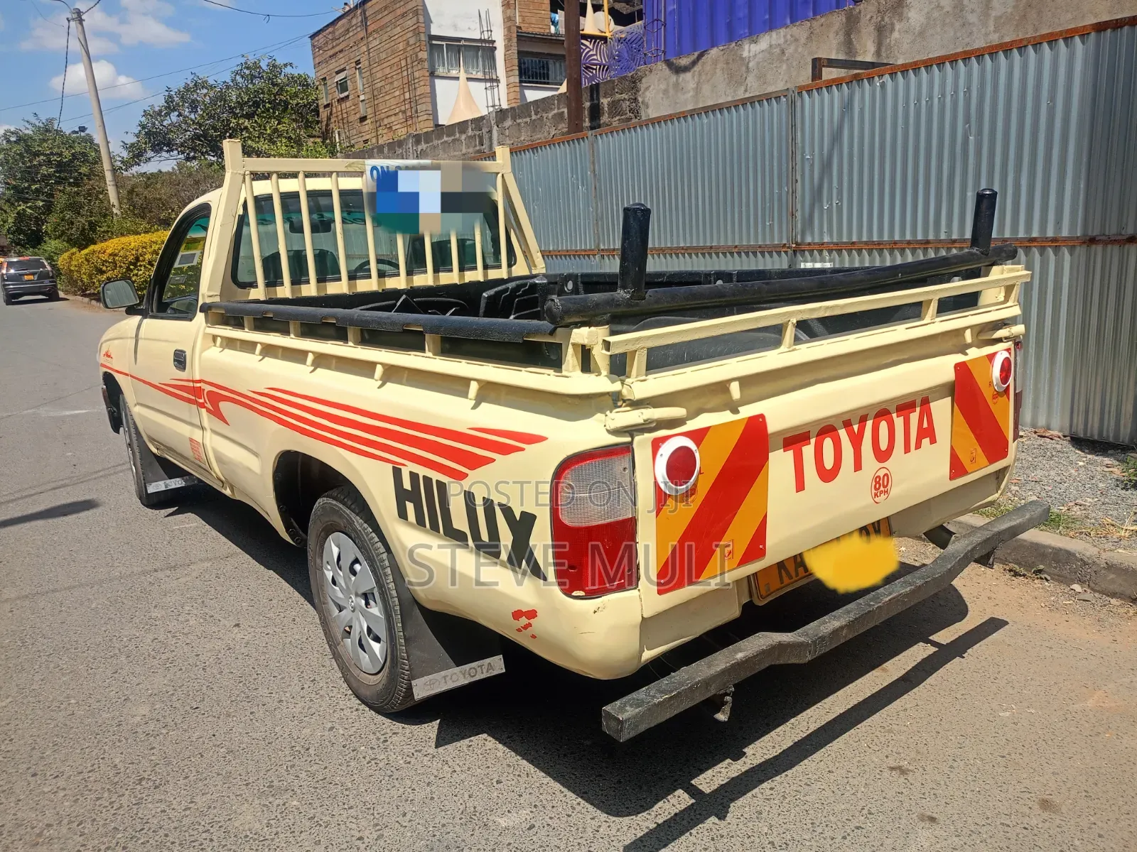 Toyota Hilux 2002 Yellow