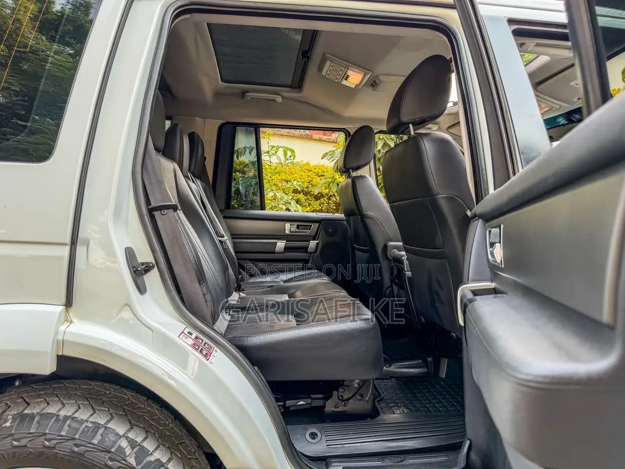 Land Rover Discovery 2014 White