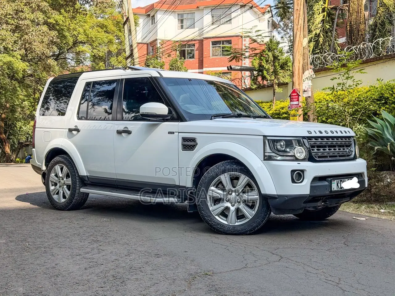 Land Rover Discovery 2014 White
