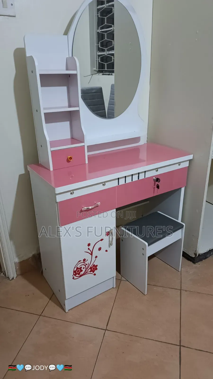 Dressing Table With Dressing Mirror