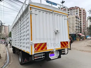 Mitsubishi Fh 215 KBS Covered Body