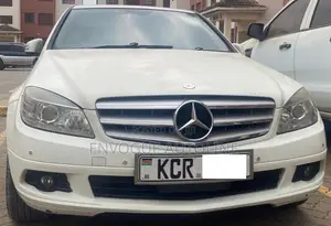 Mercedes-Benz C200 2011 Pearl
