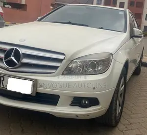 Mercedes-Benz C200 2011 Pearl
