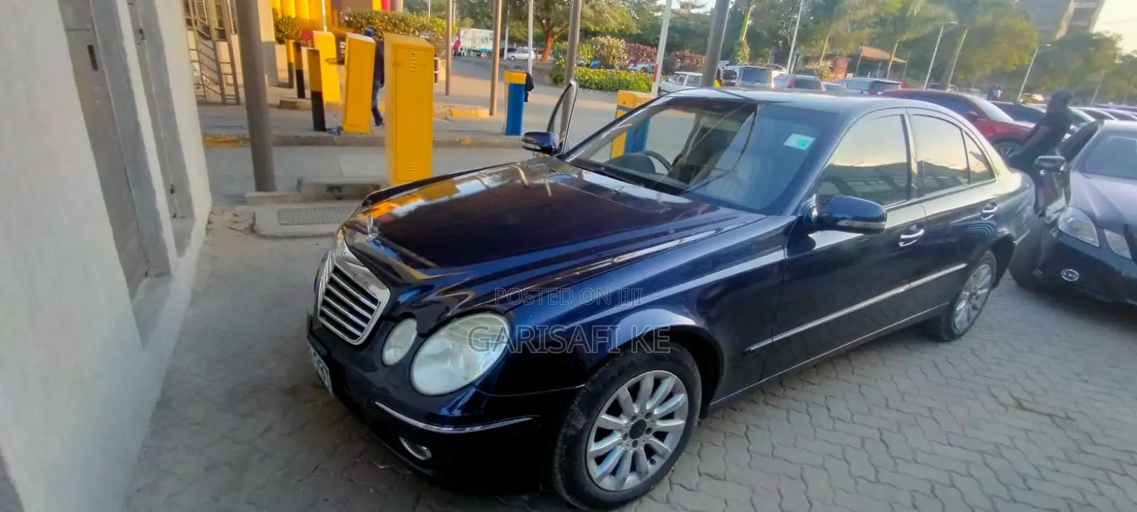 Mercedes-Benz E200 2009 Blue