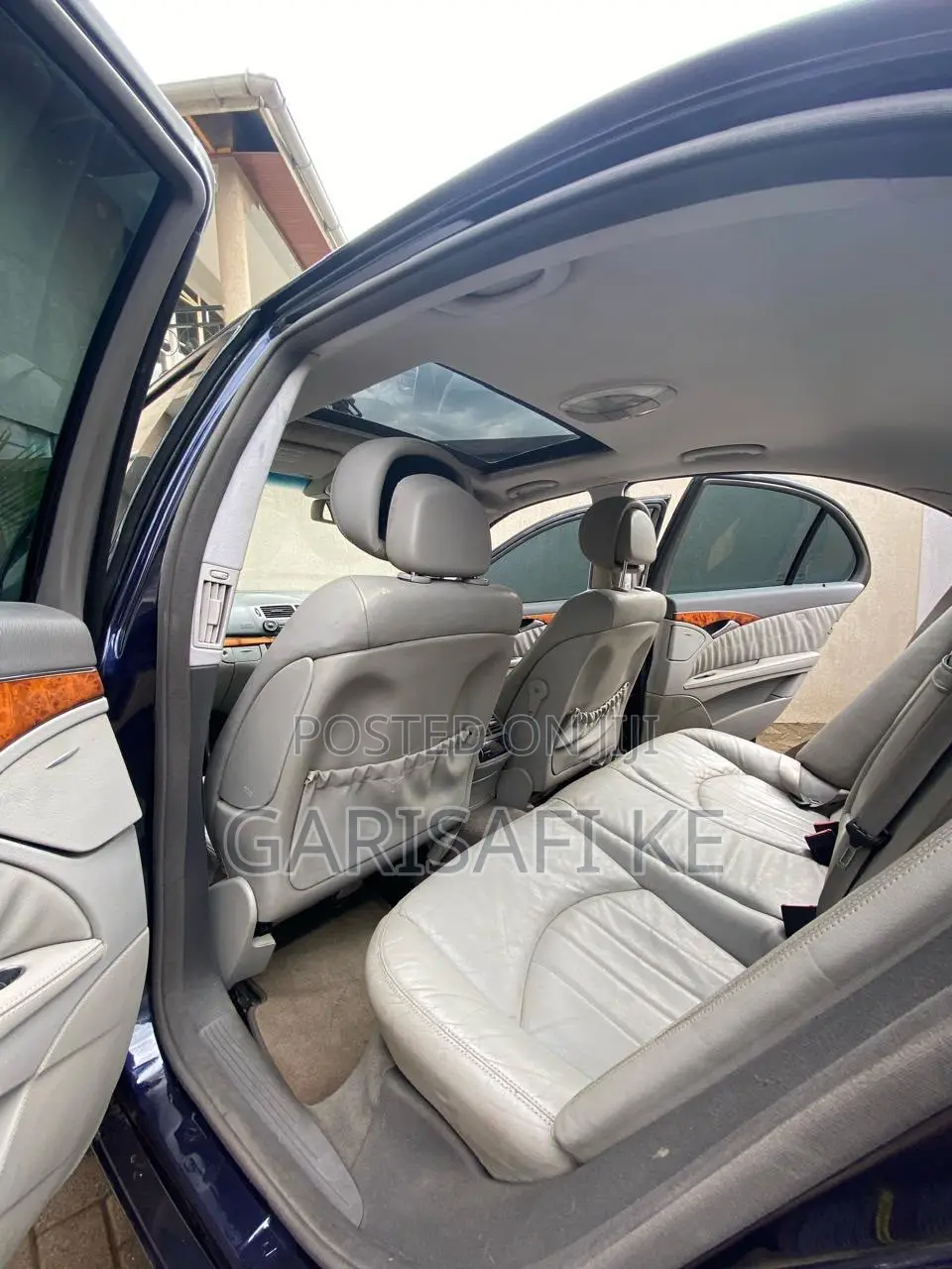 Mercedes-Benz E200 2009 Blue