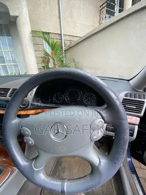 Mercedes-Benz E200 2009 Blue