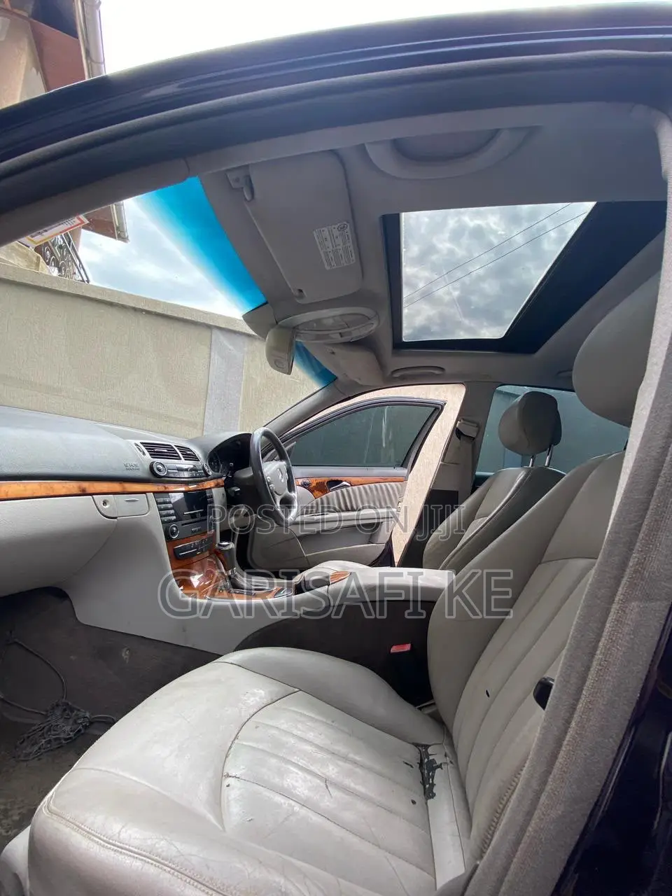 Mercedes-Benz E200 2009 Blue