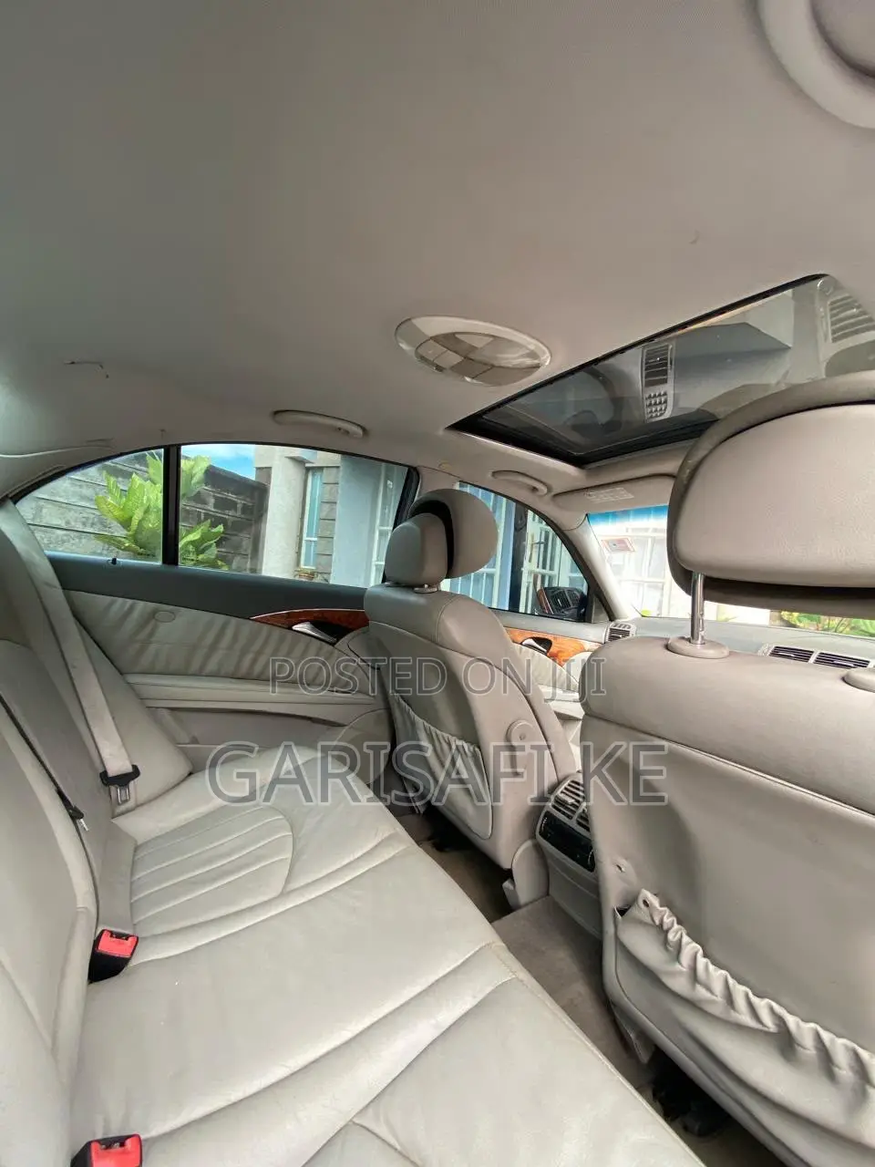 Mercedes-Benz E200 2009 Blue